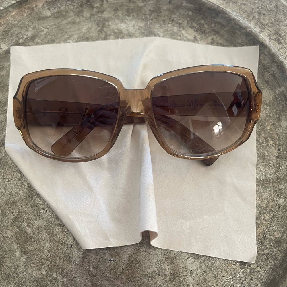 VINTAGE Louis Vuitton Brown Sunglasses - Picture 5 of 15